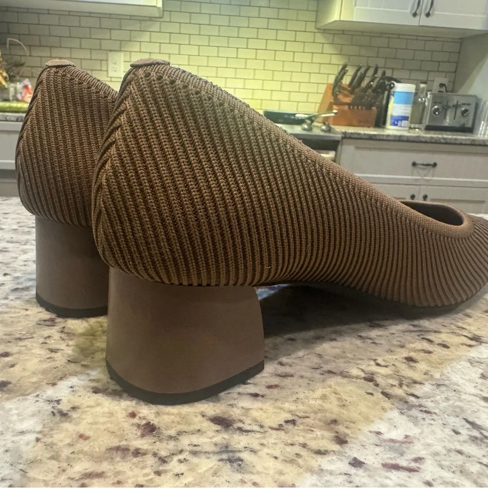 Elegant Brown Square-Toe Flats - Picture 3 of 9